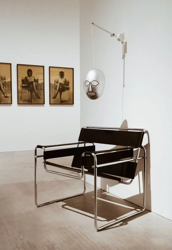 La chaise Wassily, un classique du design signé Marcel Breuer.