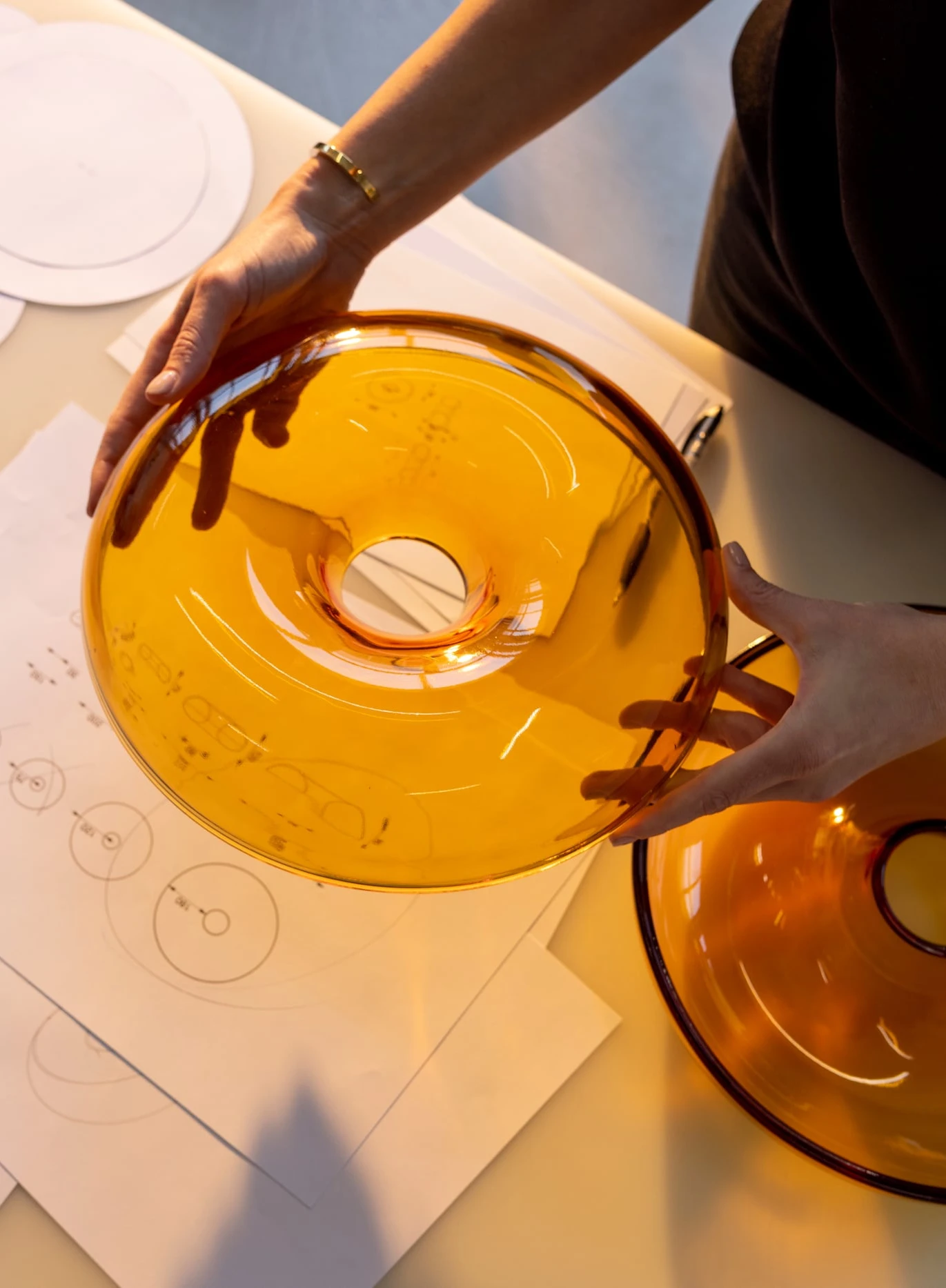 Ikea et Sabine Marcelis : bombonnière Donut orange, modèle VARMBLIXT