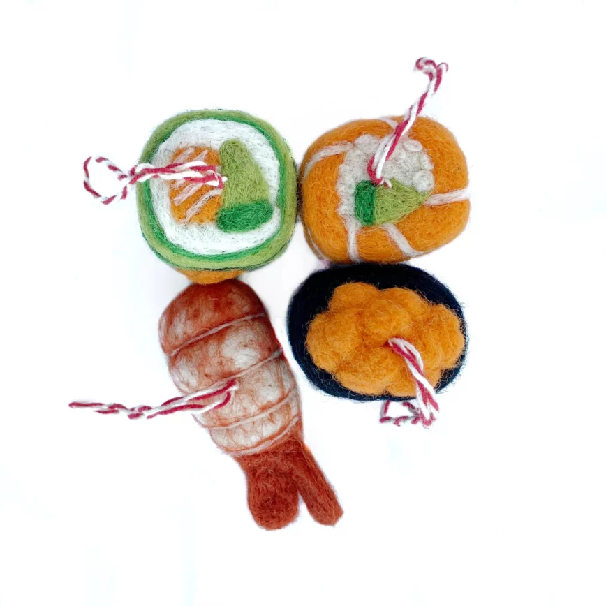sushis décoratifs à suspendre dans le sapin